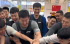 凝聚力拉满！广东为林医生庆生！杜锋讲话致敬，球员砸蛋糕未果！