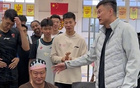 广东为领队庆生！杜锋讲话并获高待遇，全员用力按蛋糕，奎因太坏