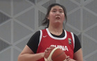 王思雨缺阵，刘禹彤首发！中国女篮热身赛，半场暂时领先对手34分