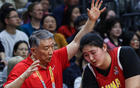 后卫水平太差，主教练战术僵化！中国女篮浪费张子宇两双