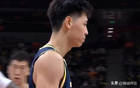 加盟广东首秀！崔永熙5中1得2分3板 单挑赵继伟后仰跳投+追身大帽